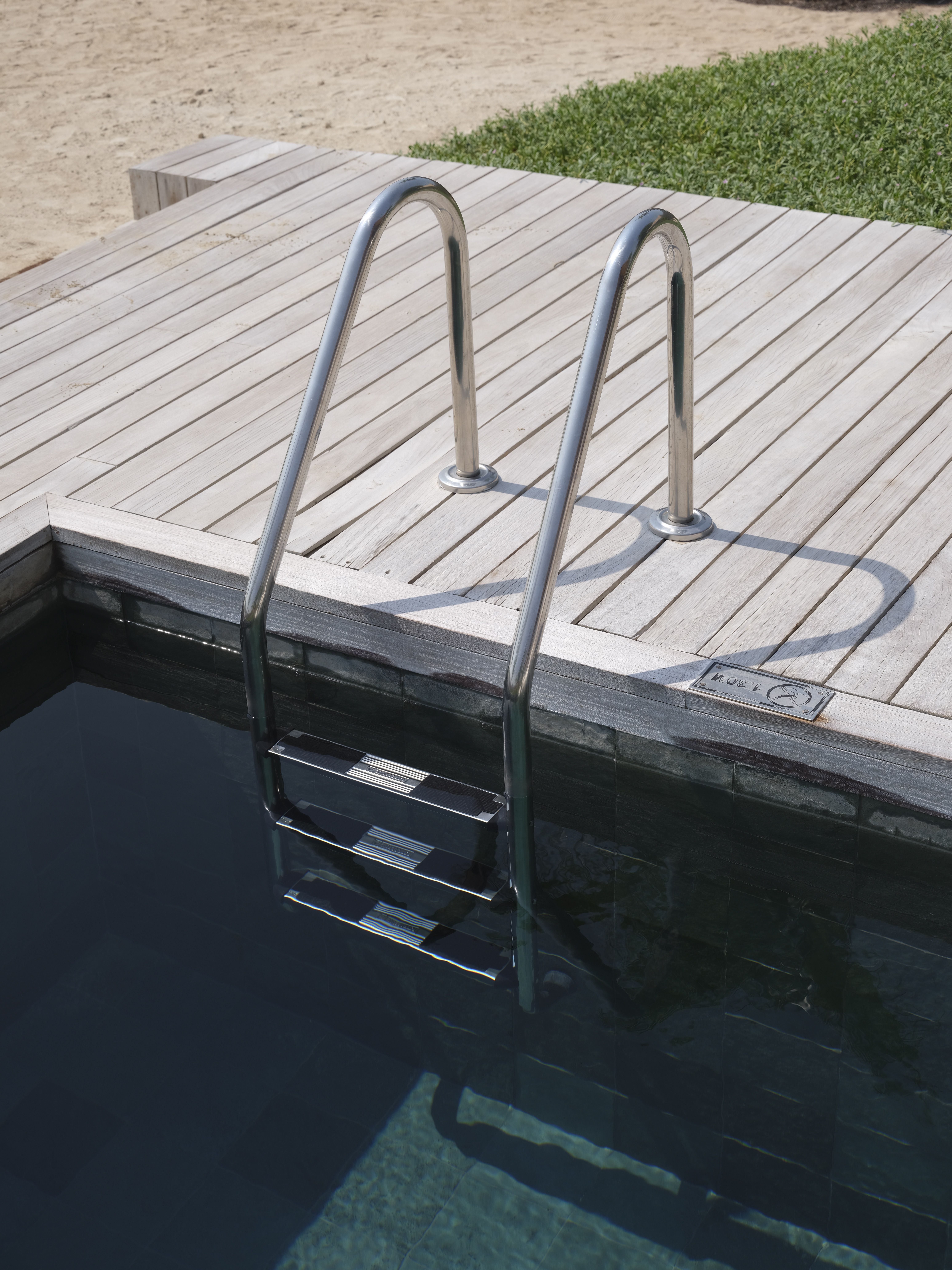 Pool repair service